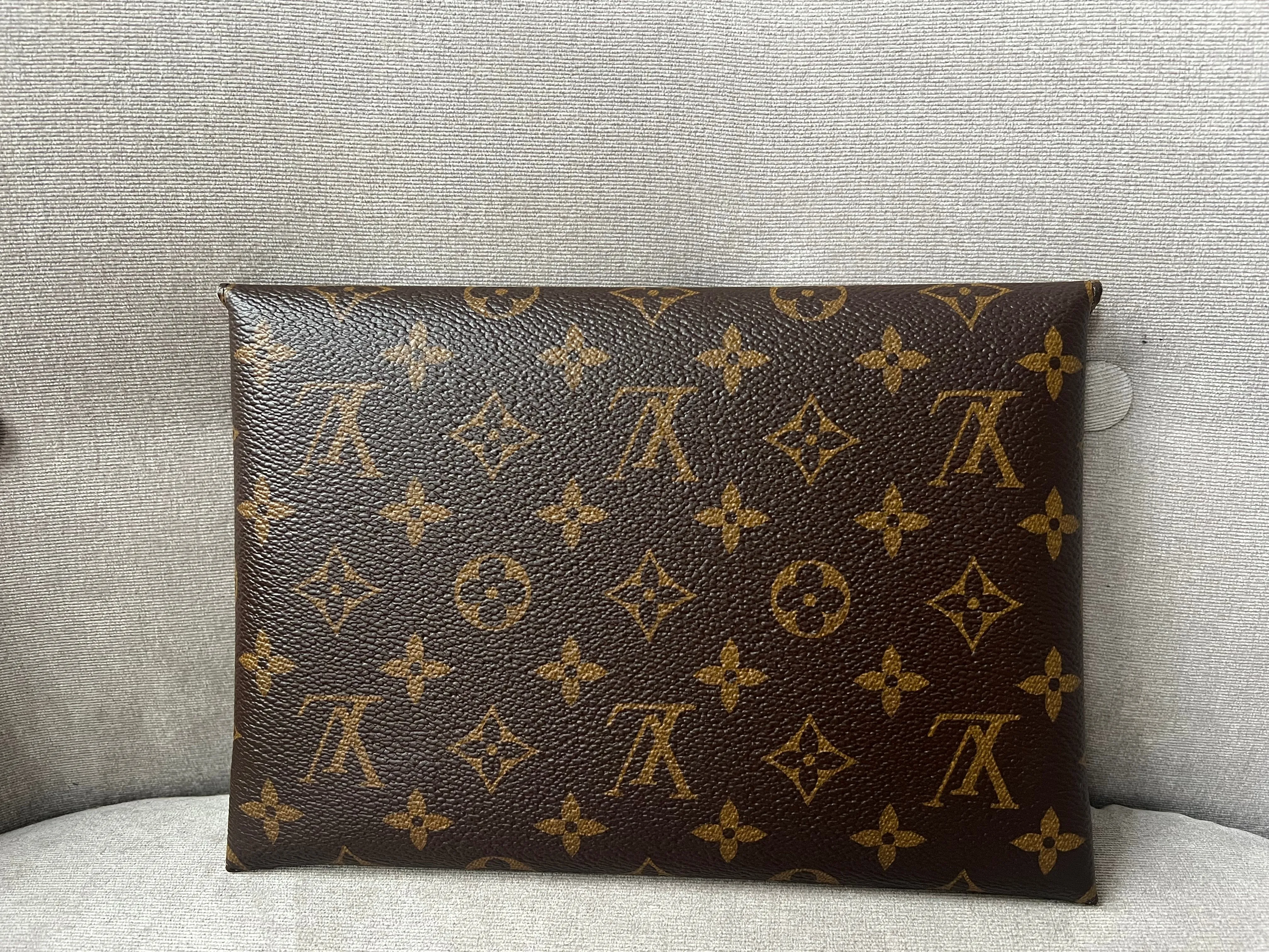 Trendy Inspired Louis Vuitton Large Kirigami Pouch Monogram